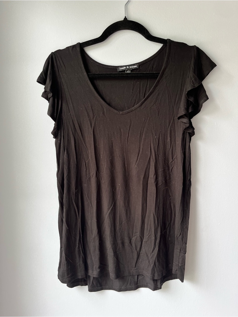 Cable & Gauge- Women's Scalloped Black Ruffle Sleeve V-Neck Top- L